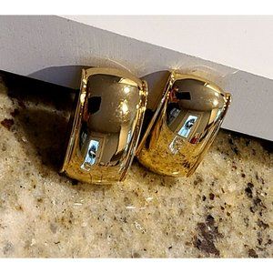 Vintage JJG Jonette Jewelry.Gold Tone Rounded Rectangle Pillow Earrings. Clip on